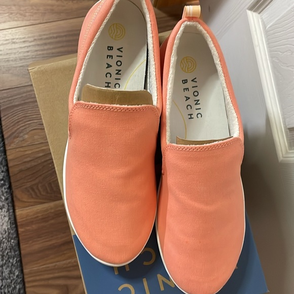 New in box Vionic beach slip on shoes size 9 - Picture 4 of 5